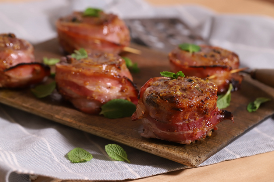 Mini meat loaves with sticky bacon