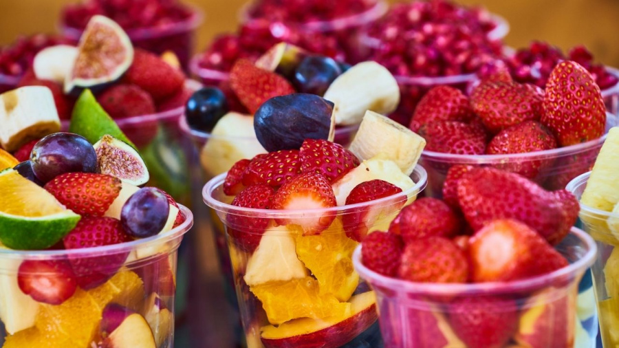 Fruit salads in cups