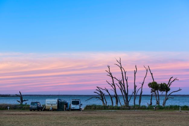 Family friendly camping and caravanning holidays lake bonney south australia lakeview