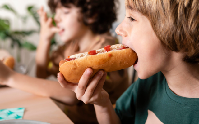 Easy meals for kids on the road discovery parks hotdogs kids