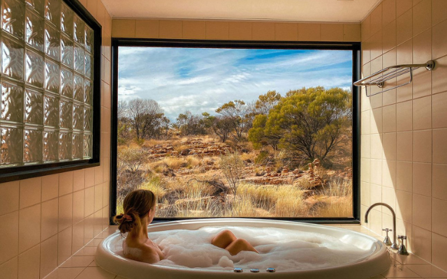 5 things to see and do australia red centre kings canyon spa