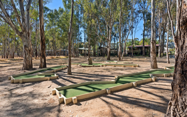 11 discovery parks with mini golf courses echuca