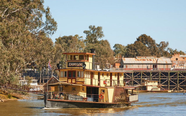 6 reasons to visit the riverland emmylou