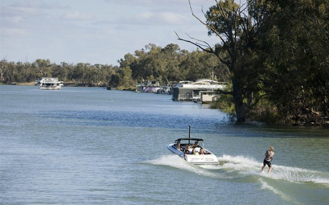 6-reasons-to-visit-the-riverland-water-activities