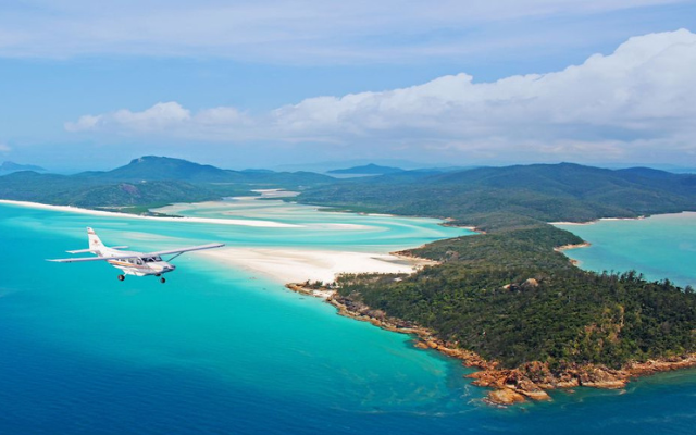 Oz experiences not to miss whitsundays scebic flight